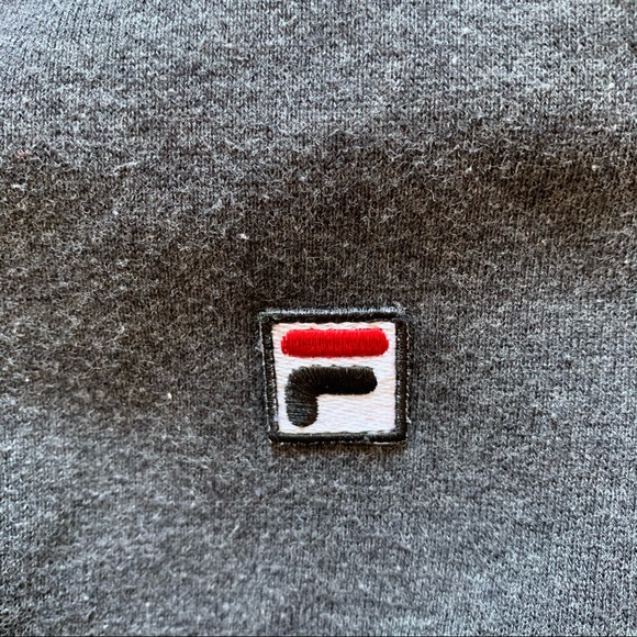 🌴3 /$40 🌴 Grey fila pullover crewneck - Picture 5 of 6